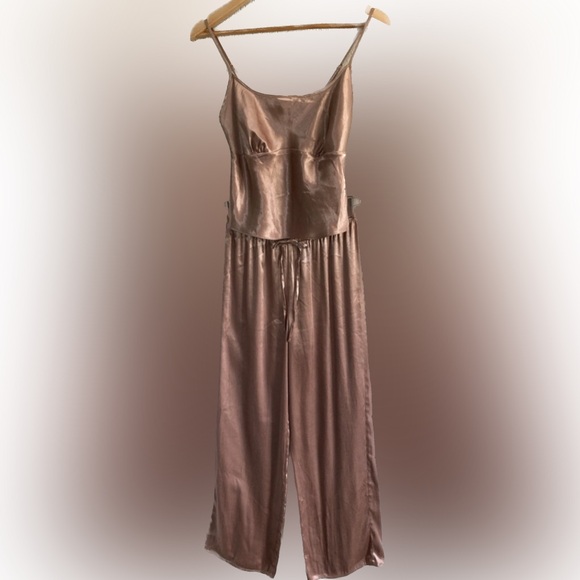 Victoria's Secret Other - Victoria Secret XS - cami pant set in satin champagne GUC